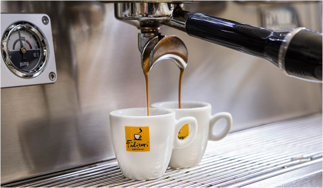 Espresso wars: glass or cup? - Luca's Italy